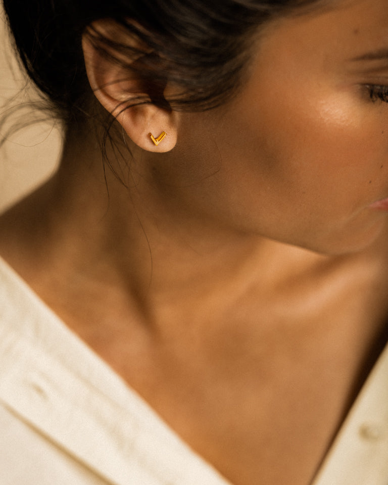 Plain V Earring -GT