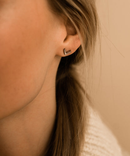 Plain V Earring -NT
